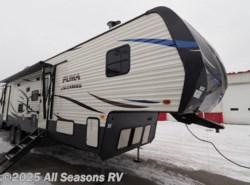 New 2019 Palomino Puma Unleashed 373QSI available in Muskegon, Michigan