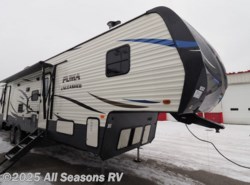 New 2019 Palomino Puma Unleashed 373QSI available in Muskegon, Michigan