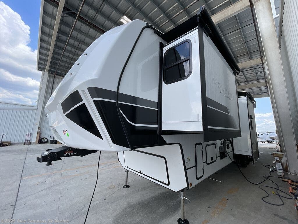 New 2026 Dutchmen Voltage V-Series 3850 available in Boerne, Texas