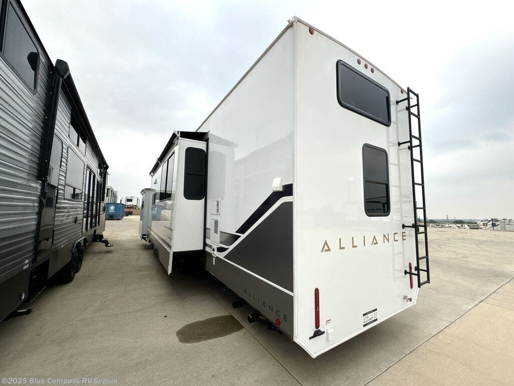 New 2025 Alliance RV Benchmark 44LFT available in Seguin, Texas