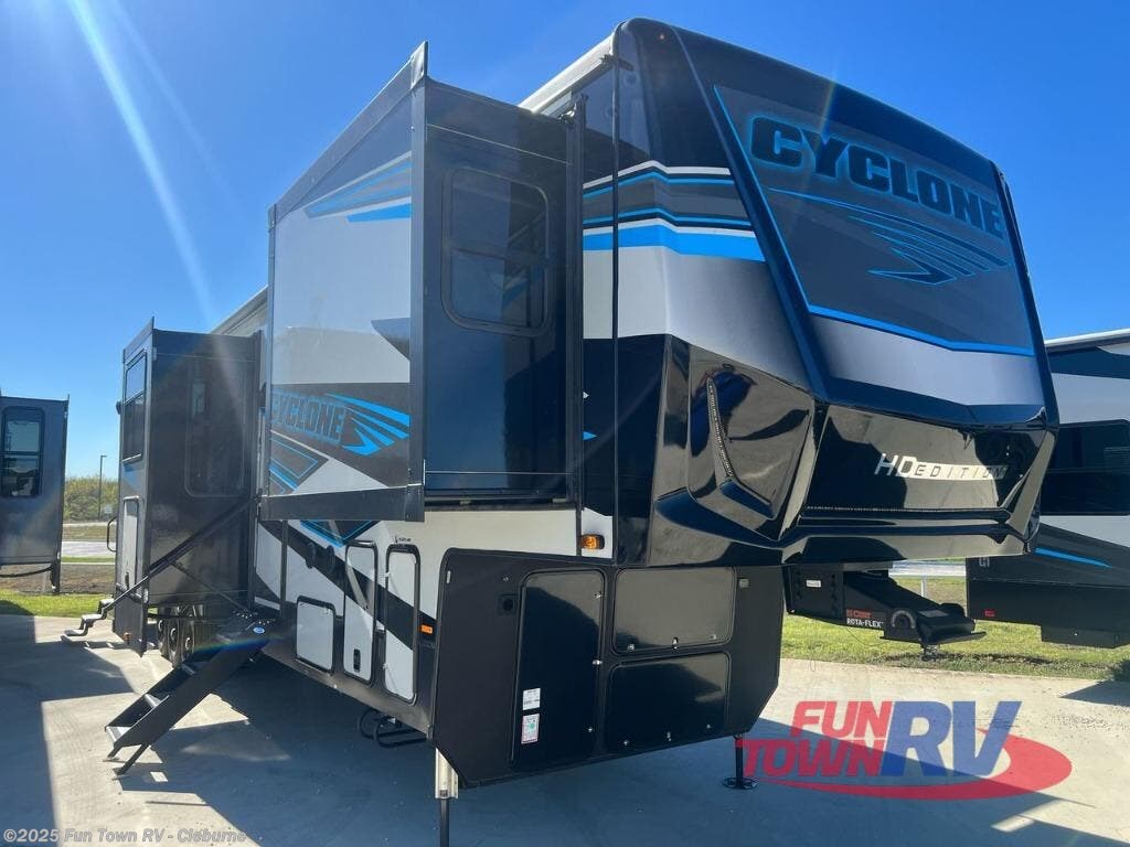 New 2025 Heartland Cyclone 4008 available in Cleburne, Texas