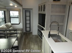 Used 2023 East to West Tandara 375BH-OK available in Elizabethtown, Pennsylvania