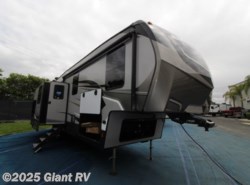 New 2020 Keystone Laredo available in Colton, California