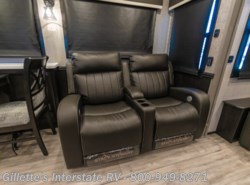 New 2021 Jayco Pinnacle available in East Lansing, Michigan