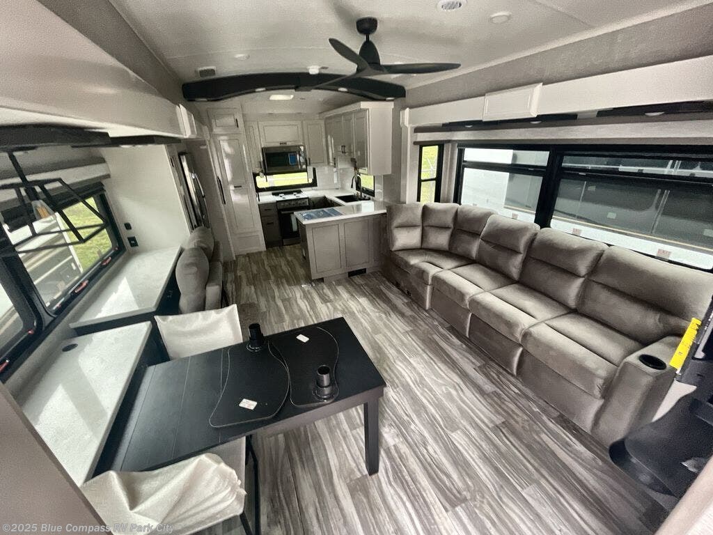 New 2025 Jayco Pinnacle 38FBRK available in Park City, Kansas