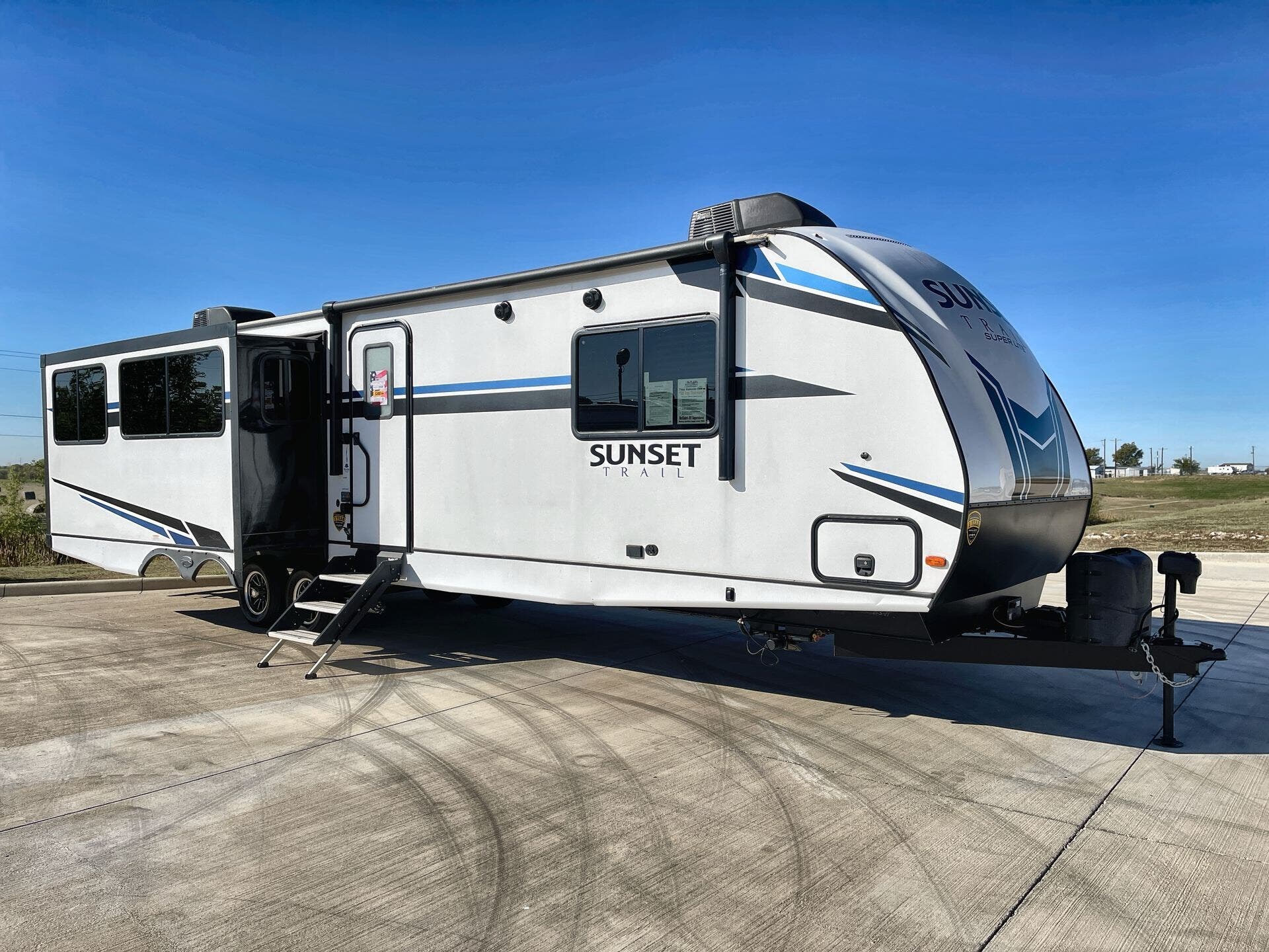 Used 2021 CrossRoads Sunset Trail 330SI available in Sanger, Texas