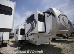 New 2018 Palomino Columbus 389FL available in Belleville, Michigan