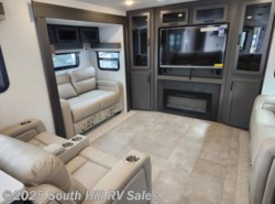 New 2025 Forest River Rockwood Ultra Lite 2908RL available in Puyallup, Washington