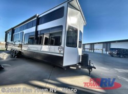 New 2025 Forest River Salem Grand Villa 42VERANDA available in Hewitt, Texas