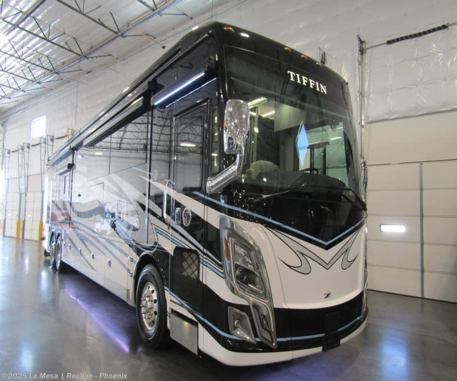 New 2025 Tiffin Zephyr 45PZ available in Phoenix, Arizona