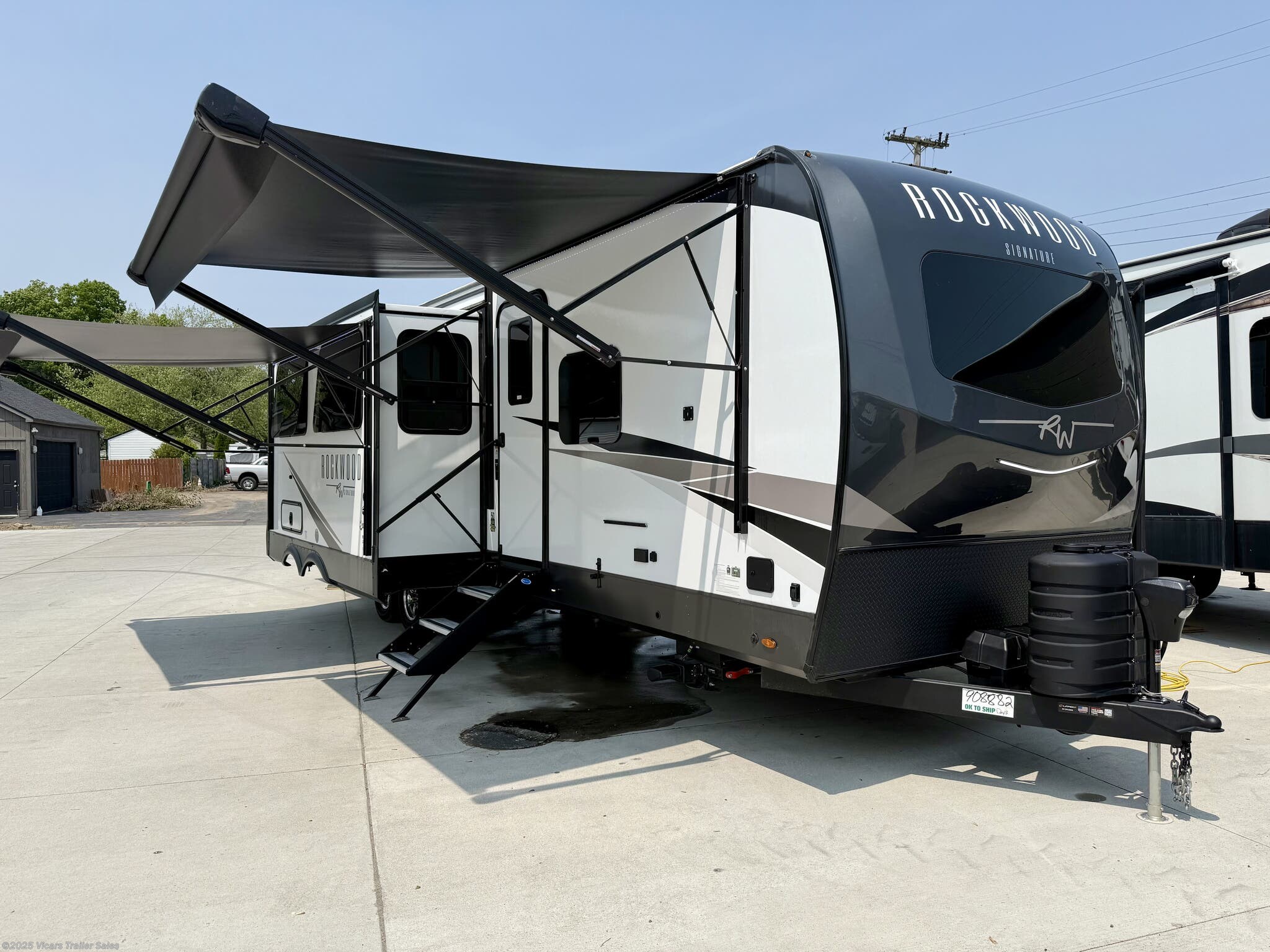 New 2025 Forest River Rockwood Signature Ultra Lite 8336BH available in Taylor, Michigan