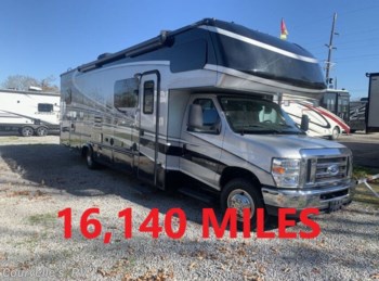 Used 2017 Dynamax Corp Isata 4 Series 31DS available in Opelousas, Louisiana