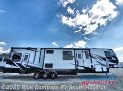 New 2022 Dutchmen Voltage 4225 available in Houston, Texas