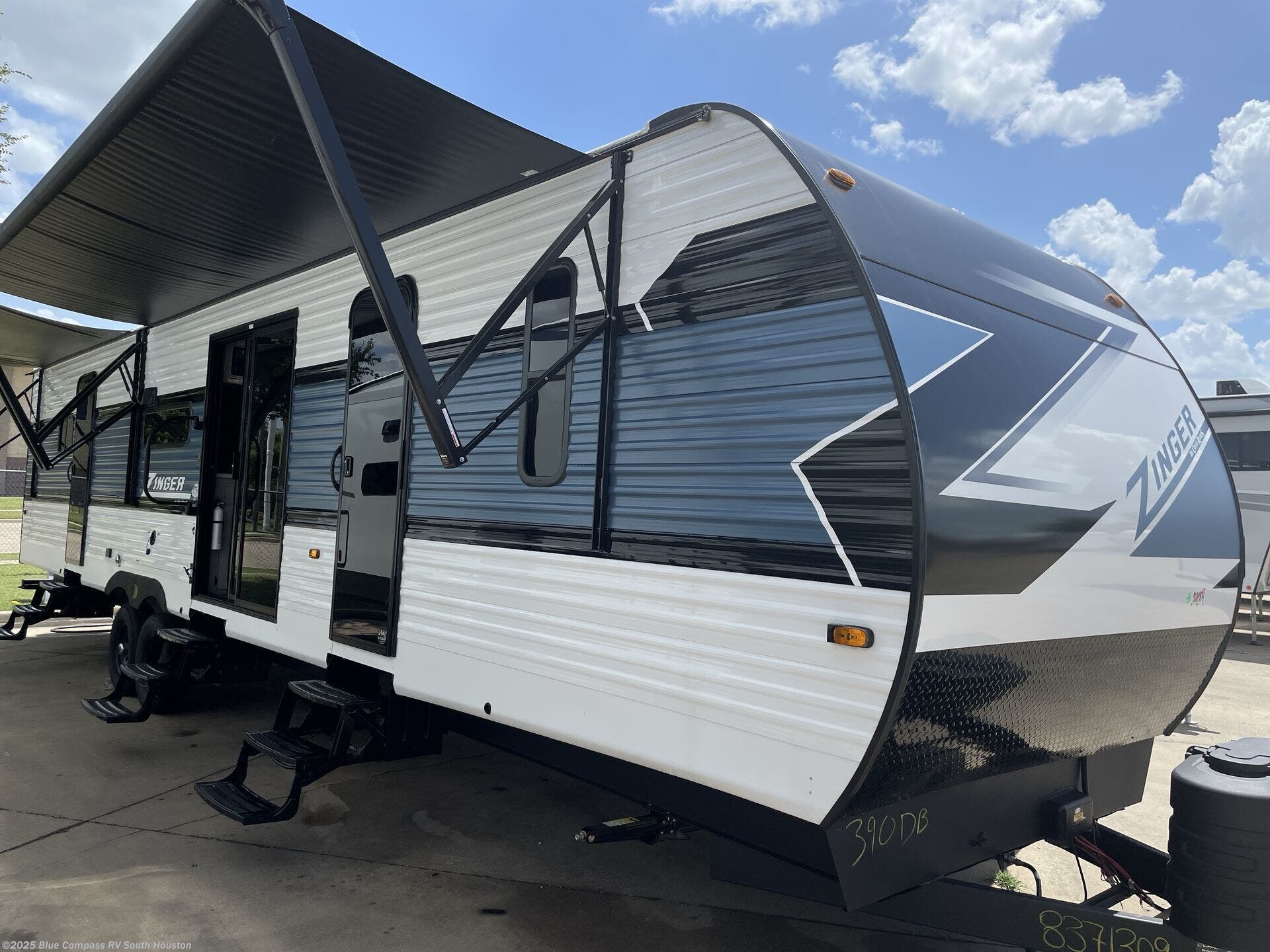 New 2025 CrossRoads Zinger 390DB available in Alvin, Texas