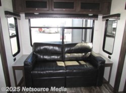 New 2019 Starcraft Autumn Ridge Outfitter 27RLI available in Opelika, Alabama
