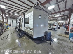 New 2018 Forest River Salem Villa Classic 402QBQ available in East Lansing, Michigan