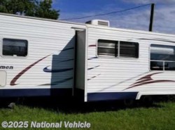 Used 2006 Coachmen Spirit of America 32 BHS 32' Travel Trailer available in Bristol, Indiana