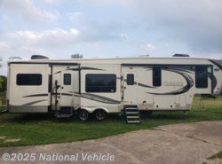 Used 2016 Palomino Columbus 384RD available in Casterville, Texas