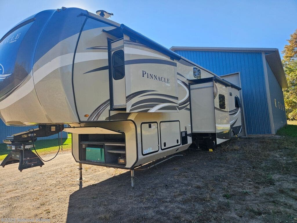 Used 2018 Jayco Pinnacle 37MDQS available in Isanti, Minnesota