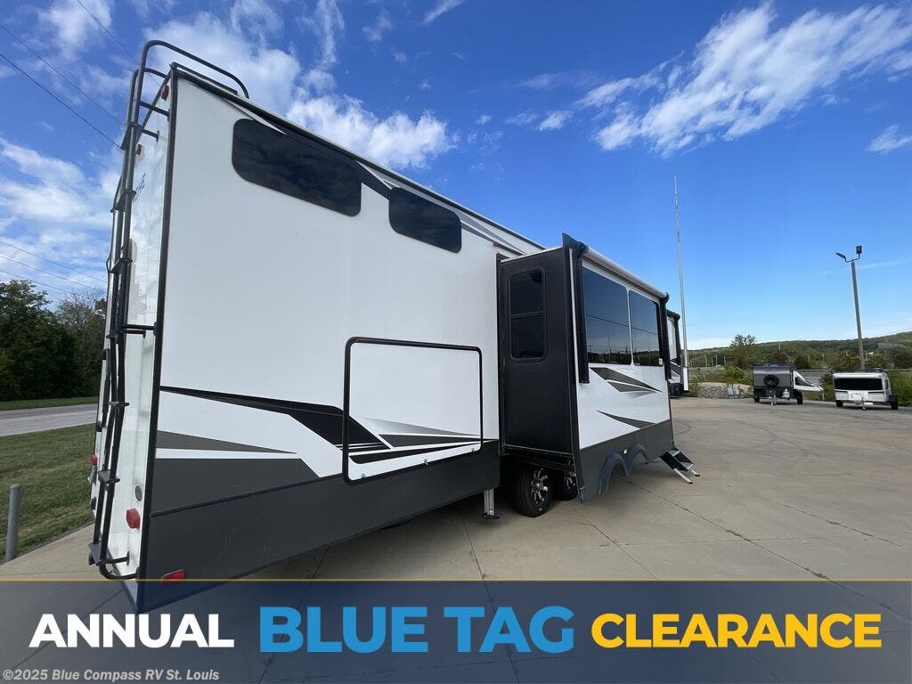 Used 2021 Keystone Avalanche 395BH available in Eureka, Missouri