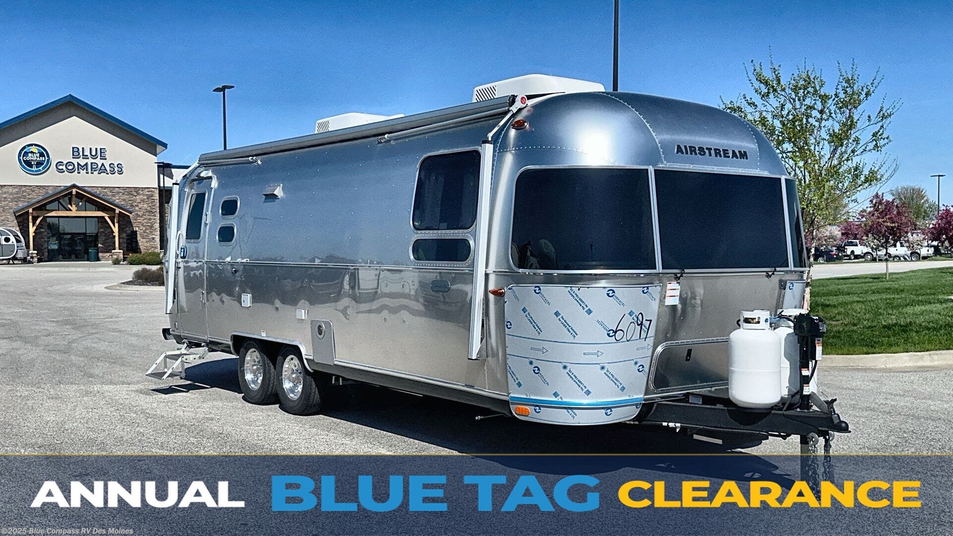 New 2025 Airstream Globetrotter 27FB available in Altoona, Iowa