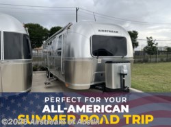 Used 2017 Airstream Flying Cloud 30 Bunk available in Buda, Texas
