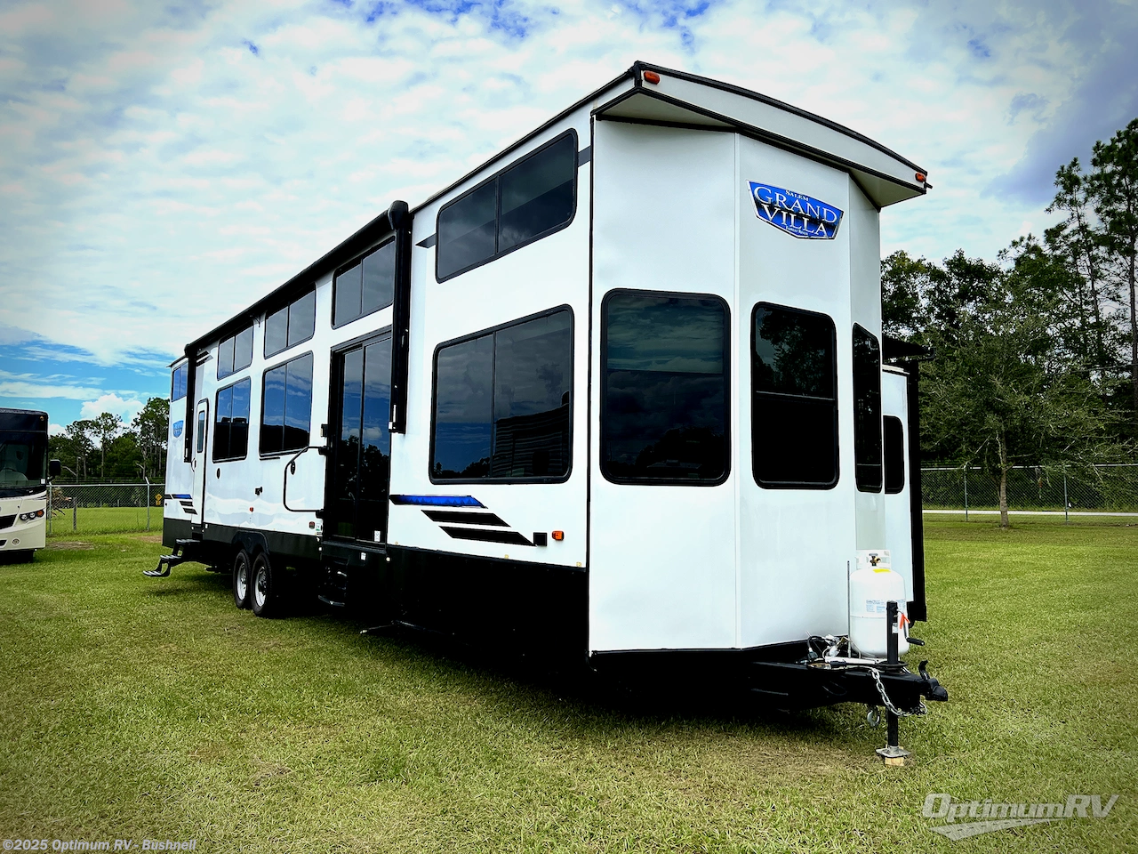 Used 2024 Forest River Salem Grand Villa 42VIEW available in Bushnell, Florida