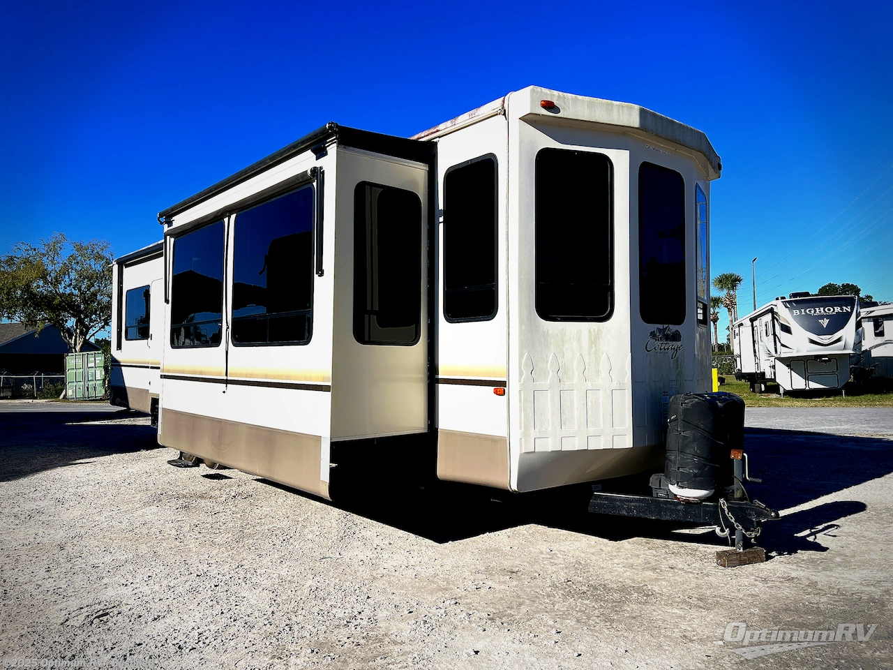 Used 2017 Forest River Cedar Creek Cottage 40CCK available in Bushnell, Florida