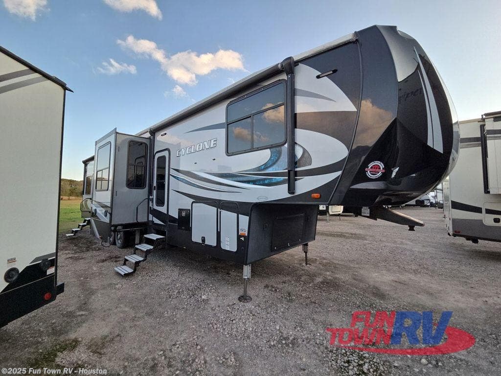 Used 2018 Heartland Cyclone 4005 available in Wharton, Texas