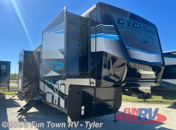 New 2025 Heartland Cyclone 4008 available in Mineola, Texas