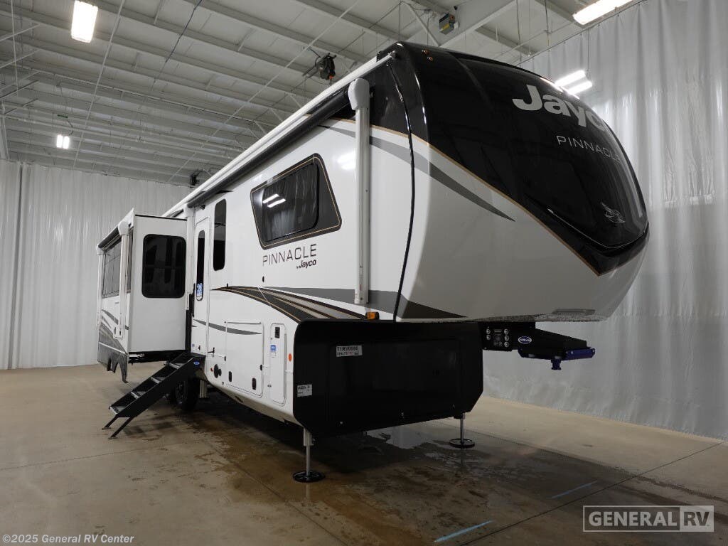 New 2026 Jayco Pinnacle 32RLTS available in Clarkston, Michigan