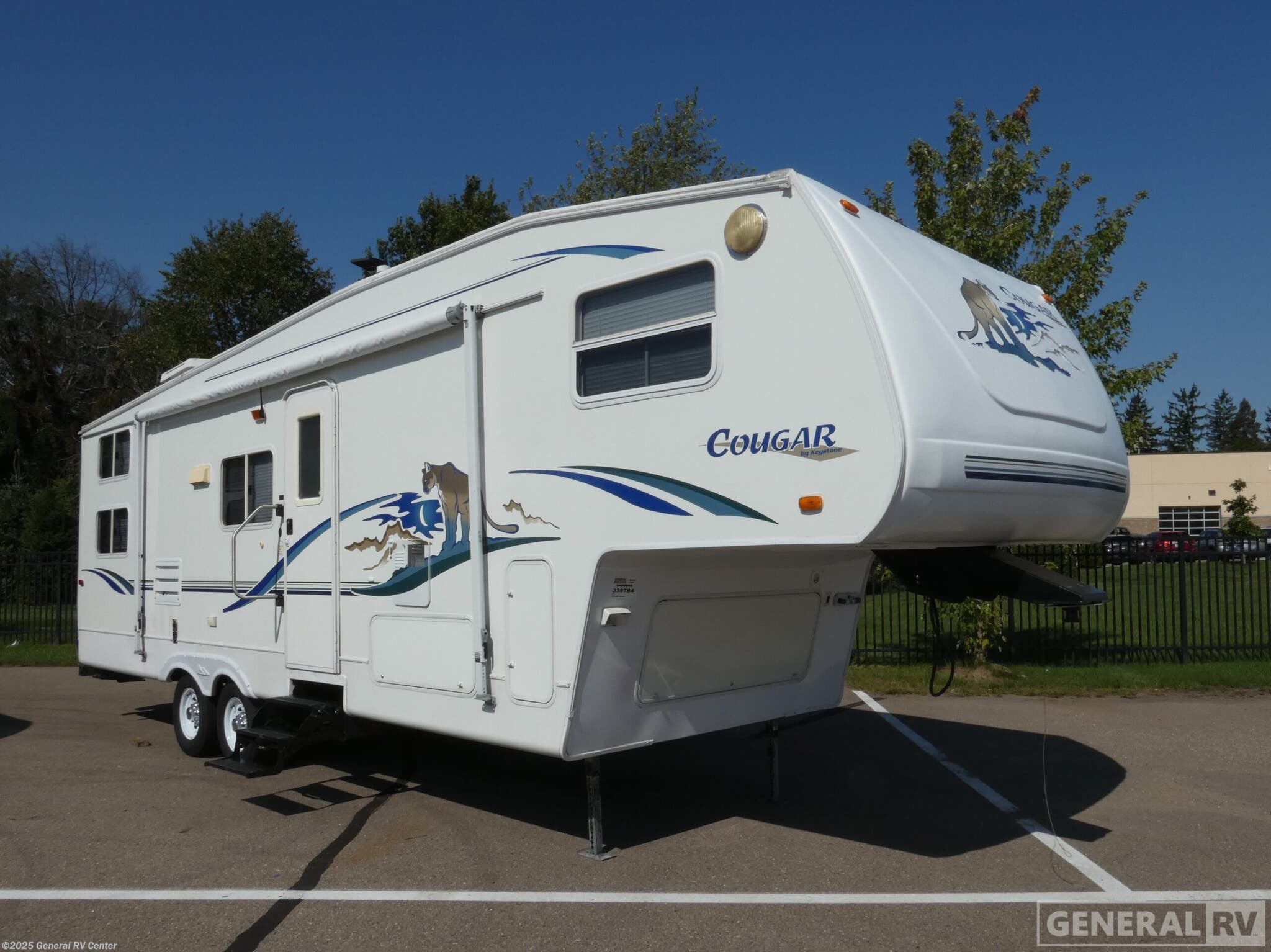 Used 2002 Keystone Cougar 281BH-1S available in Clarkston, Michigan
