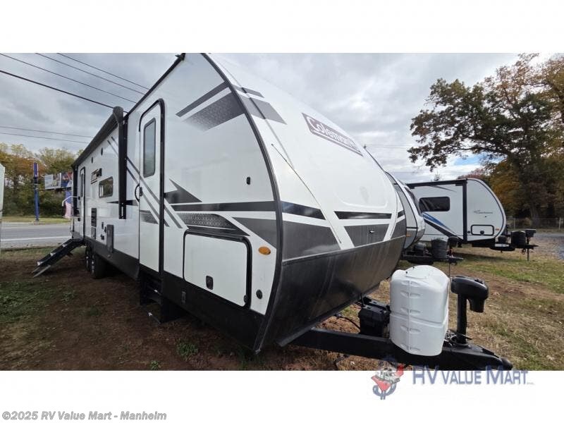 Used 2023 Coleman Light 3215BH available in Manheim, Pennsylvania