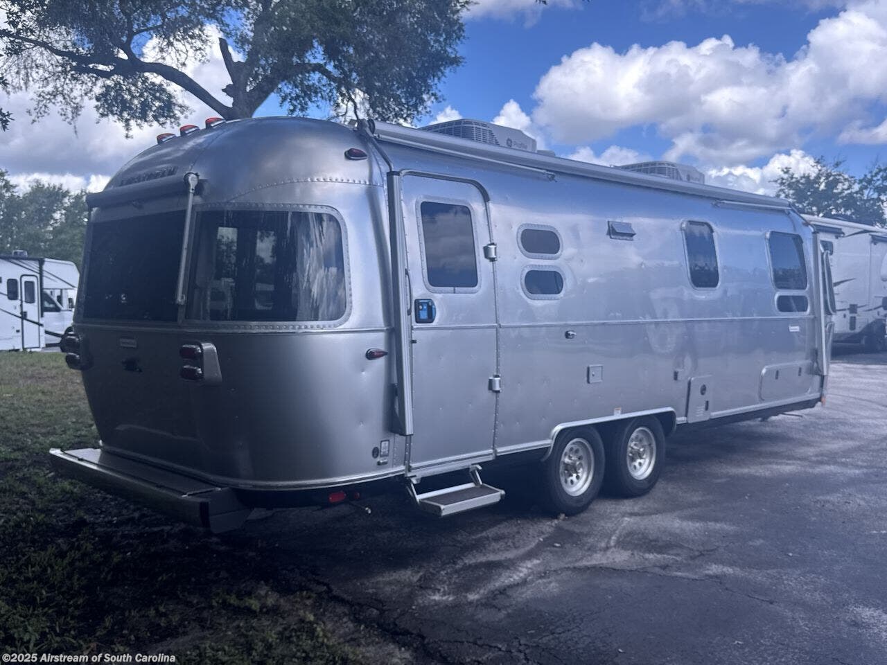 New 2026 Airstream International 27FB Twin available in Lexington, South Carolina
