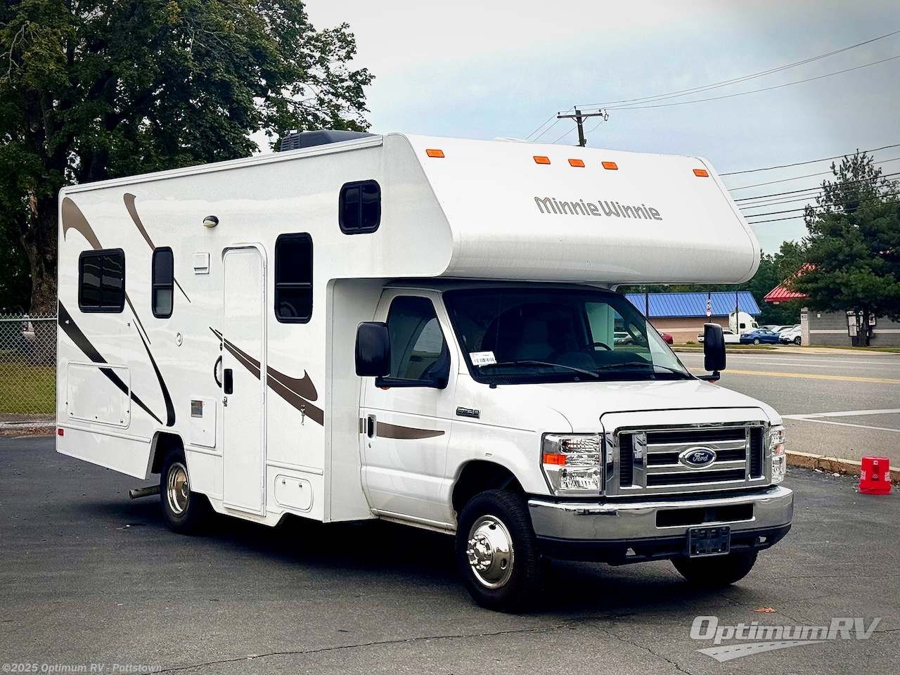 Used 2019 Winnebago Minnie Winnie 325AR available in Pottstown, Pennsylvania