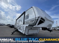 New 2025 Dutchmen Voltage V-SERIERS 3800 available in Rockport, Texas