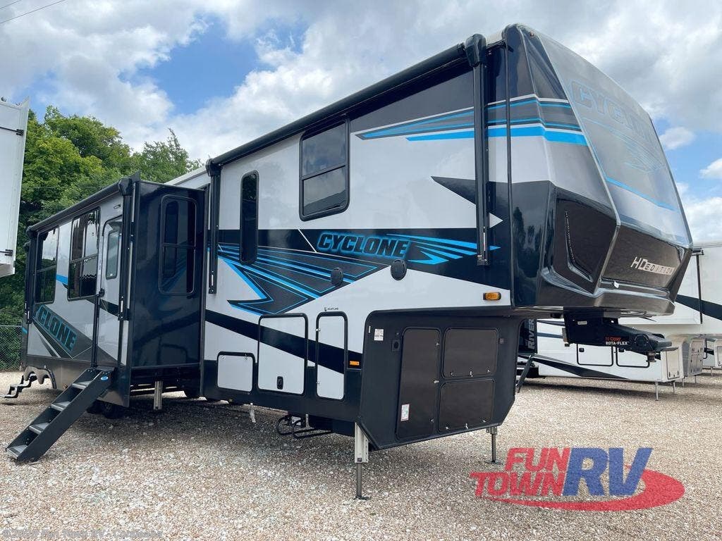 New 2025 Heartland Cyclone 4014C available in Corsicana, Texas
