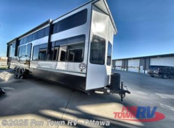 New 2025 Forest River Salem Grand Villa 42VERANDA available in Ottawa, Kansas