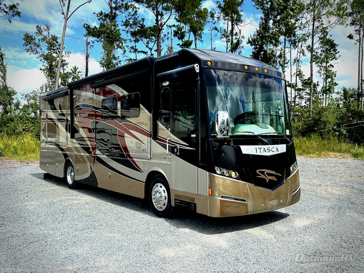 Used 2014 Itasca Meridian 34B available in Tallahassee, Florida