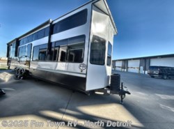 New 2025 Forest River Salem Grand Villa 42VERANDA available in North Branch, Michigan