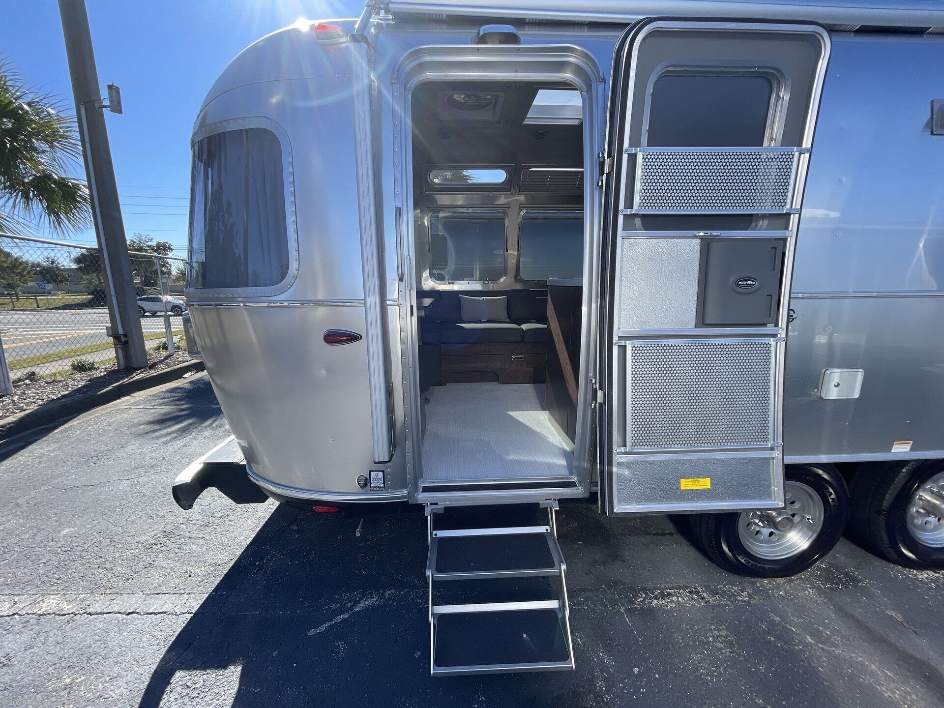 New 2025 Airstream Globetrotter 27FB available in Jacksonville, Florida