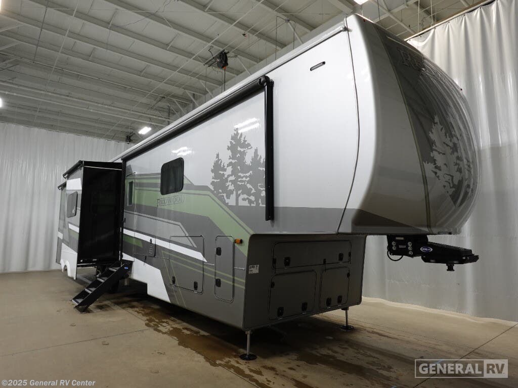 New 2025 CrossRoads Redwood 401LK available in South Weber, Utah