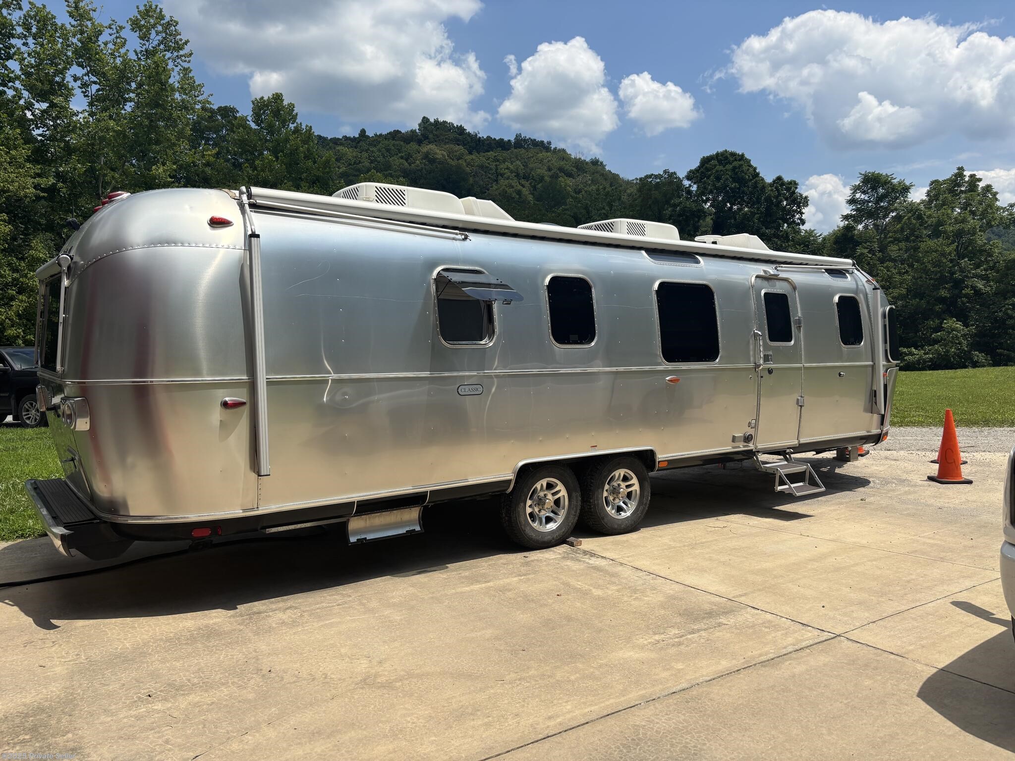 Used 2023 Airstream Classic 33 Classic TV available in Silver Point, Tennessee