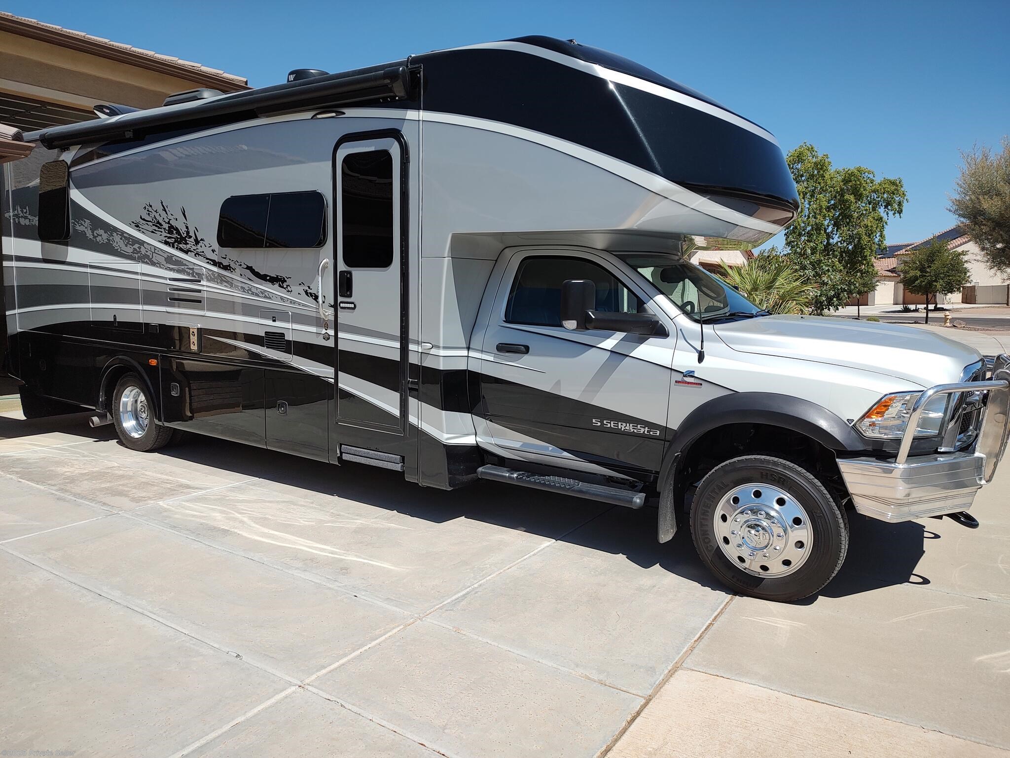 Used 2019 Dynamax Corp Isata 5 Series 30FW available in Surprise, Arizona