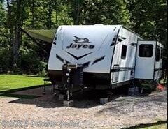Used 2020 Jayco Jay Feather 27RL front bed room, center bath, rear slide out available in Cincinnati, Ohio