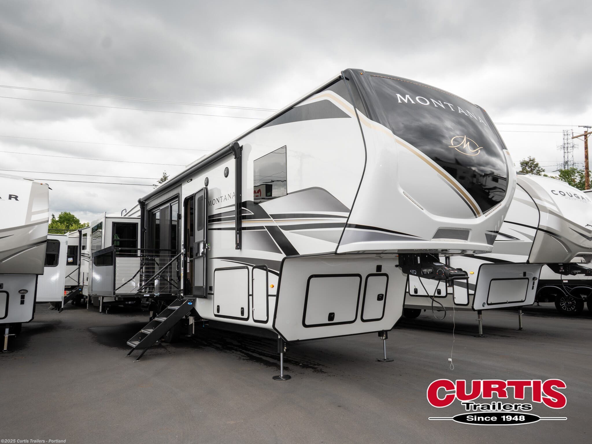 New 2025 Keystone Montana 3532SP available in Portland, Oregon