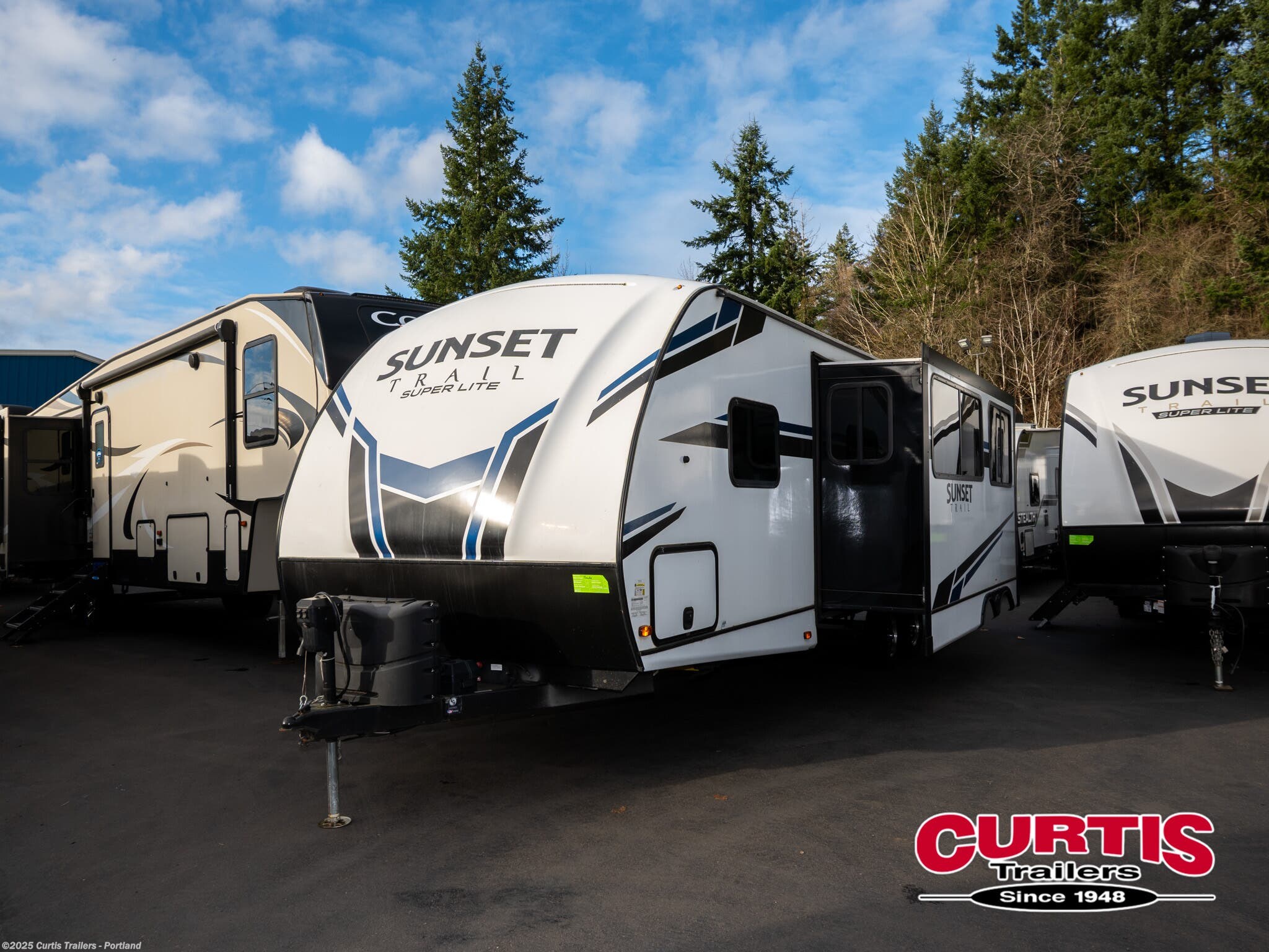 Used 2021 CrossRoads Sunset Trail 272bh available in Portland, Oregon
