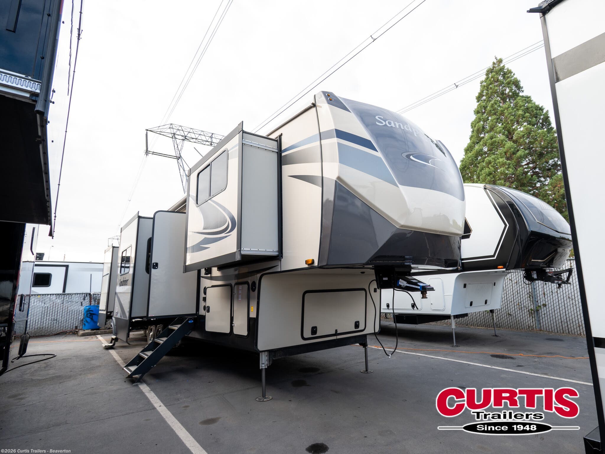 Used 2021  Forest River Sandpiper 38FKOK by Forest River from Curtis Trailers - Beaverton in Beaverton, OR