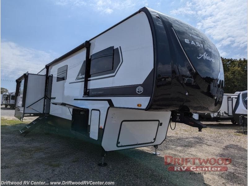 New 2026 East to West Ahara 383UR available in Clermont, New Jersey