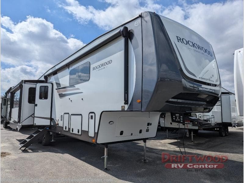 New 2026 Forest River Rockwood Signature 401SFB available in Clermont, New Jersey